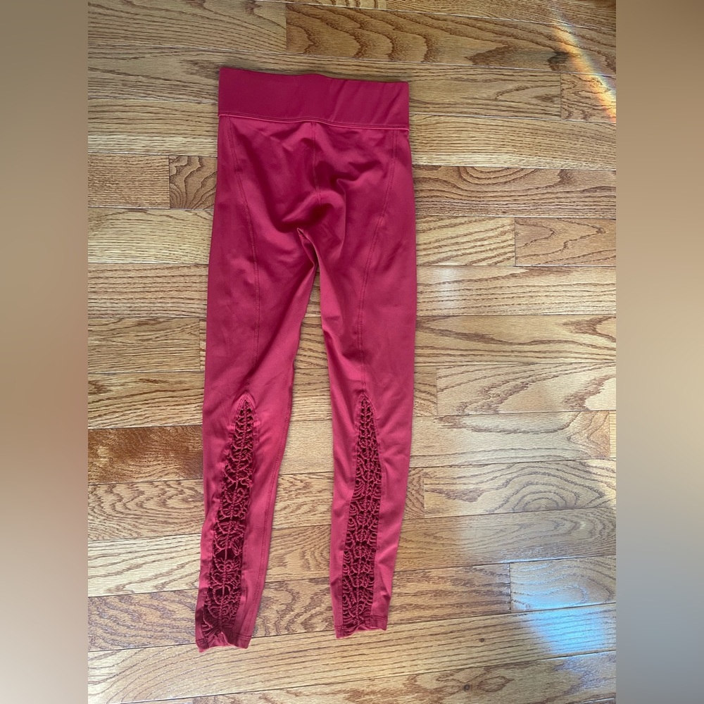 CARBON38 RED DAHLIA PADANG MACRAME LEGGINGS - Picture 4 of 6